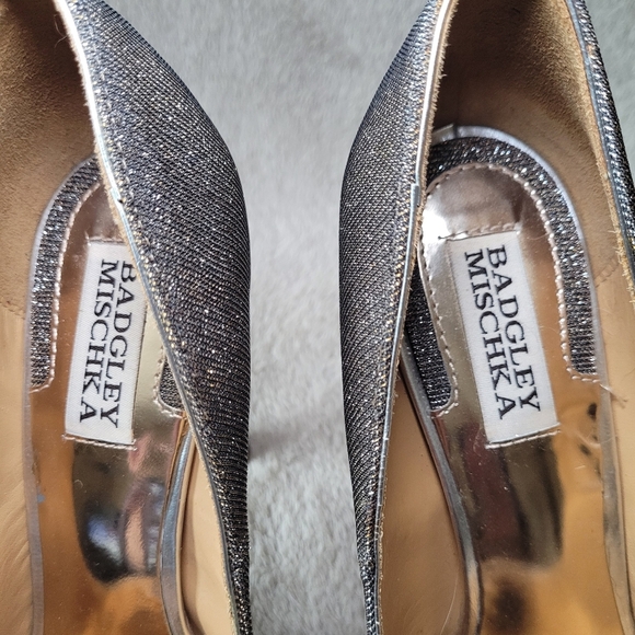 Badgley Mischka Humbie IV Gold Pewter peep toe heels size 7.5 - Picture 7 of 12